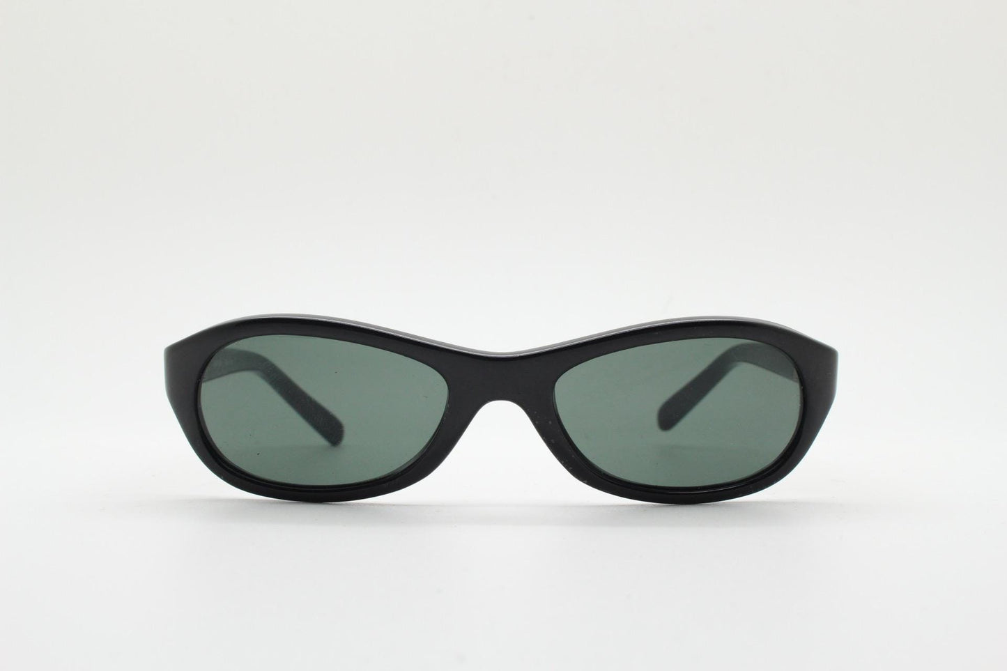 Vintage 90s oval chic cat eye sunglasses made in Italy. Minimalistic plain black acetate frame with green lenses. Womens 60s design. NOS