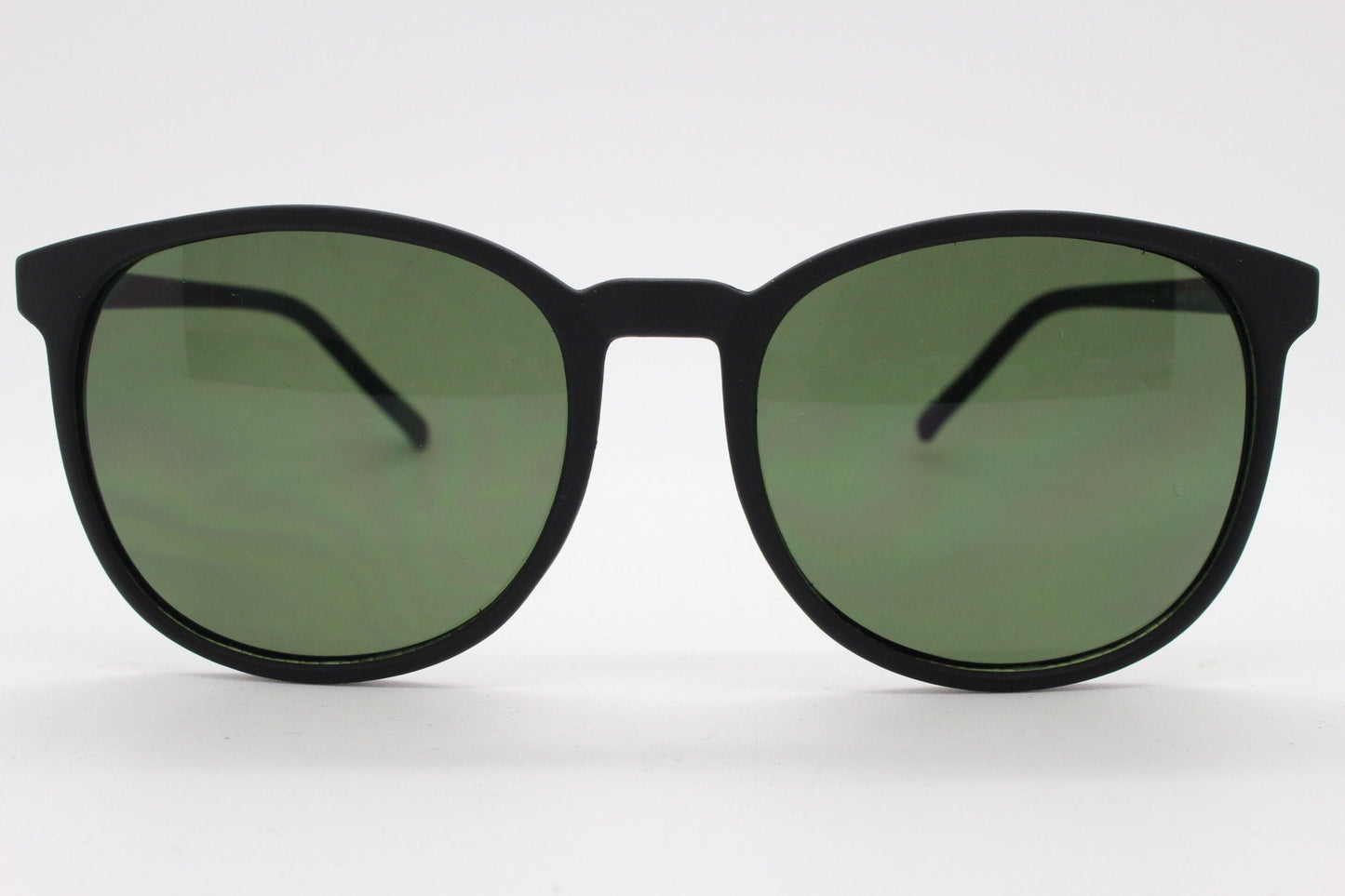 90s vintage round sunglasses. Slim frame in a rubber finish with dark green lenses. BNWT