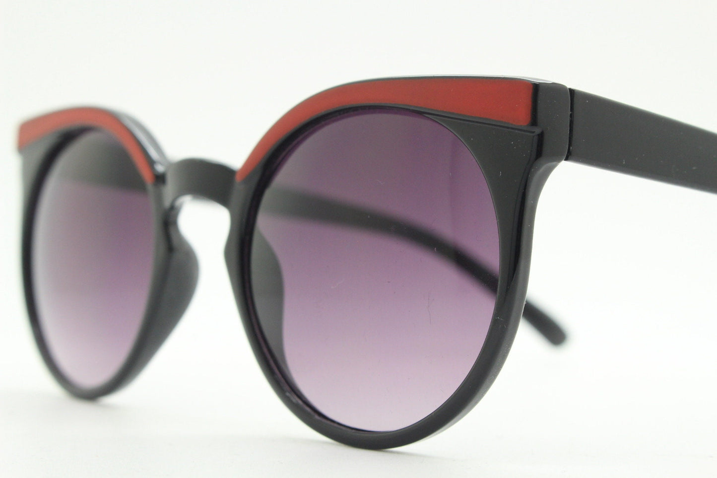 Vintage 80s flat top cat eye sunglasses. Womens black cateye with red brow and graduating smoky lenses. Rockabilly pin up. NOS catseye