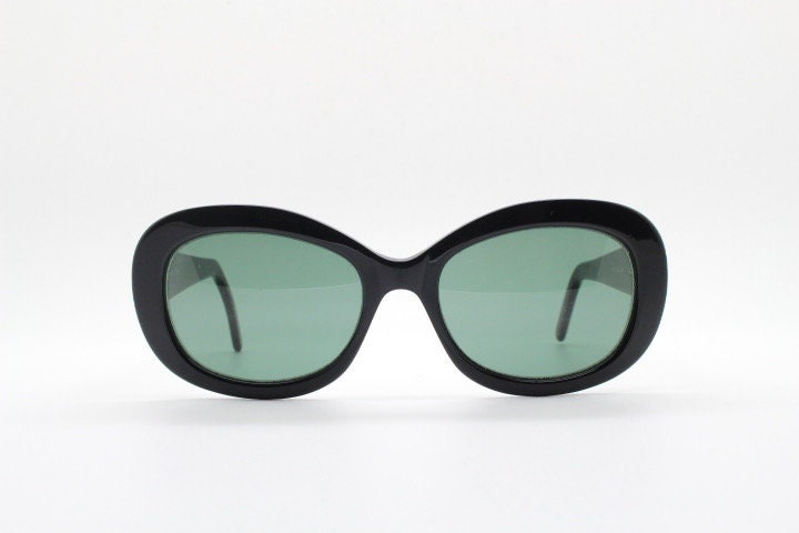 Calvin Klein vintage oval cateye sunglasses made in Italy. Womens plain black gloss thickened acetate cat eye. Classical 60s design. Y2K