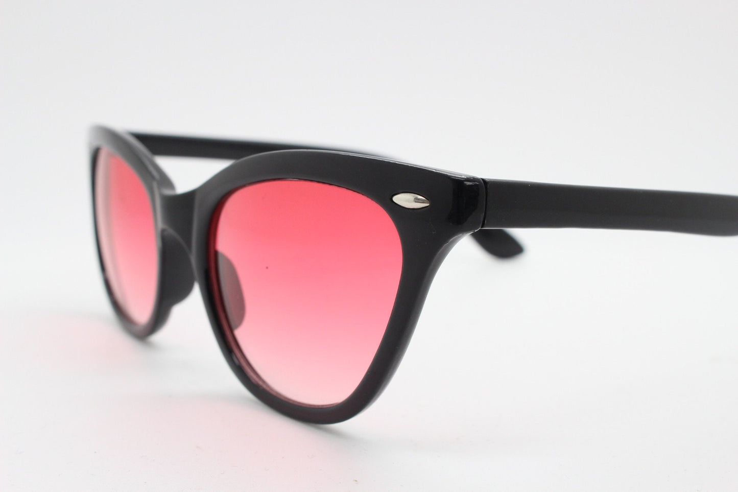 Vintage 90s pointed cat eye sunglasses. Womens black frame cateye with sizzling red lenses. 50s style rockabilly, pin up. NOS catseye
