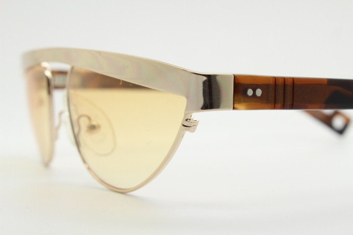 Pawaka small visor sunglasses model Limabelas Dawn made in Japan. Golden flat top brow line shield with light tone lenses. BNWT