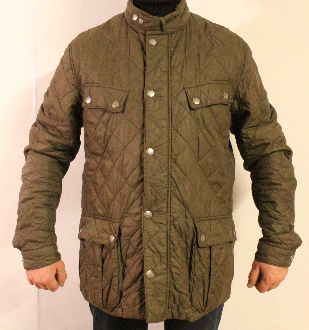 Barbour vintage quilted three quarter length 4 pocket round neck jacket. Khaki green M65 design with stamped stud buttons. Size L