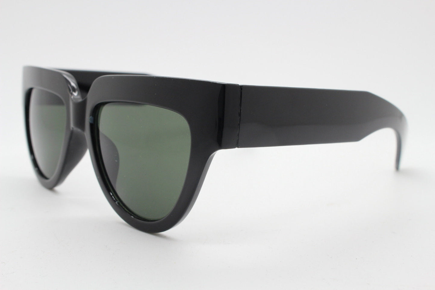 Vintage Y2K pointed cat eye sunglasses. Womens solid black 60s style flat brow cateye frame. Rockabilly. NOS catseye