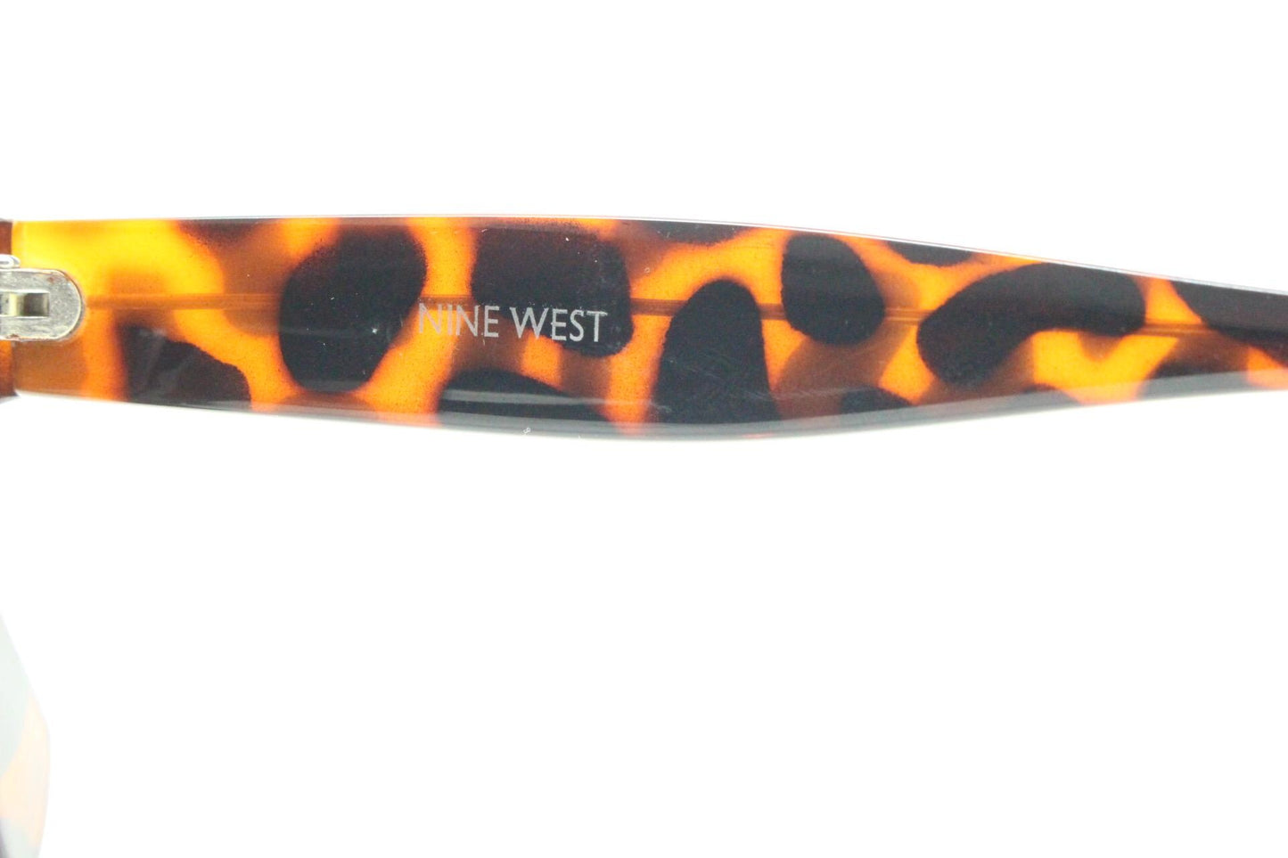 Nine West Y2K round vintage sunglasses. Brown to beige transparent ombre fade acetate frame. Womens 2000s bug eye