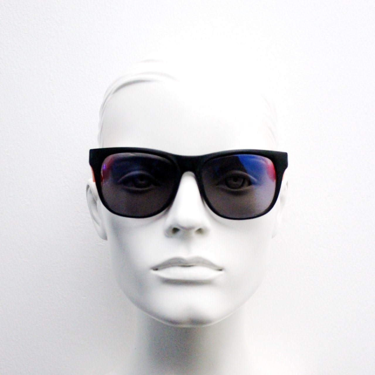 80s vintage 2 tone wayfarer style sunglasses. Matt black flexible rubber frame with orange dayglo arms. Unused NOS. Y2K fluorescent rave