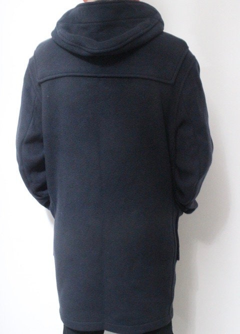 Gloverall knee length Morris wool duffle coat made in England. Buffalo horn toggles with leather loop fastenings. Clearance item -RRP450 GBP