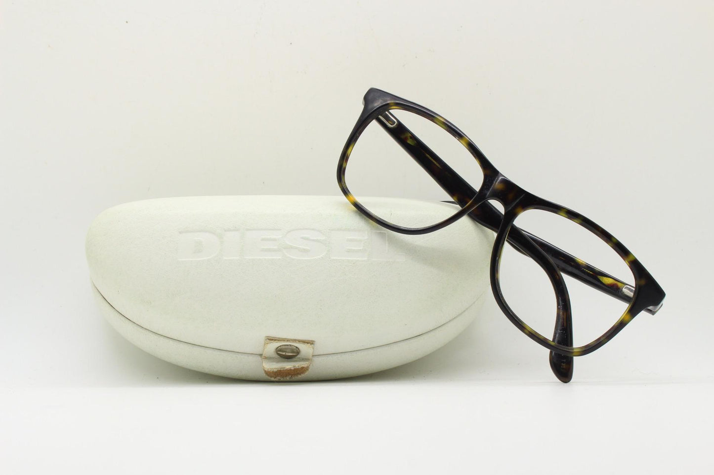 Diesel wayfarer design eye glasses. Dark tortoise matt and gloss finish acetate optical frames. Prescription Vintage RX Spectacles