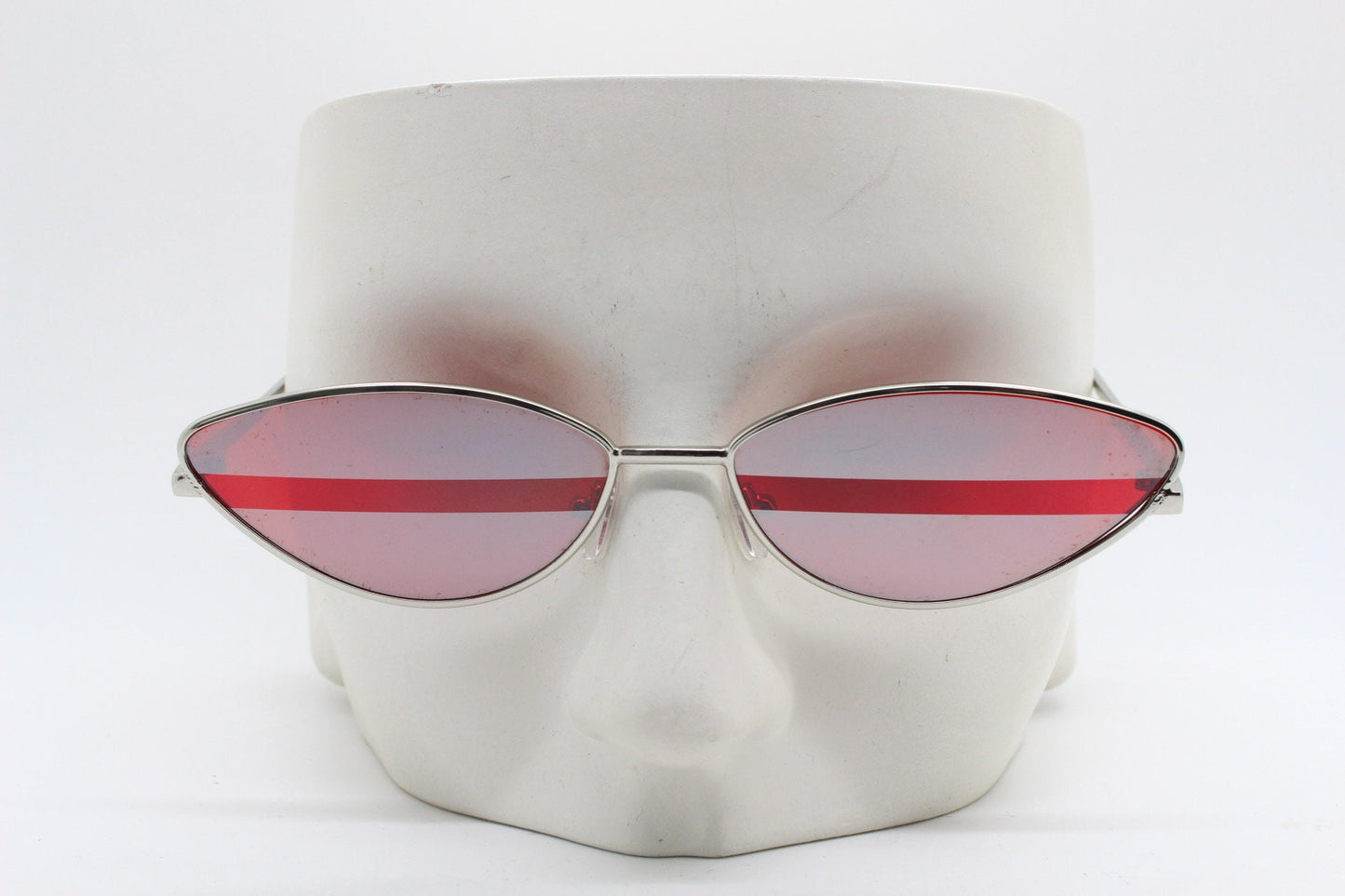 y2k vintage low profile cat eye sunglasses. Women's minimal metal pointed cateye frame with mirror and red candy stripe lenses, BNWT