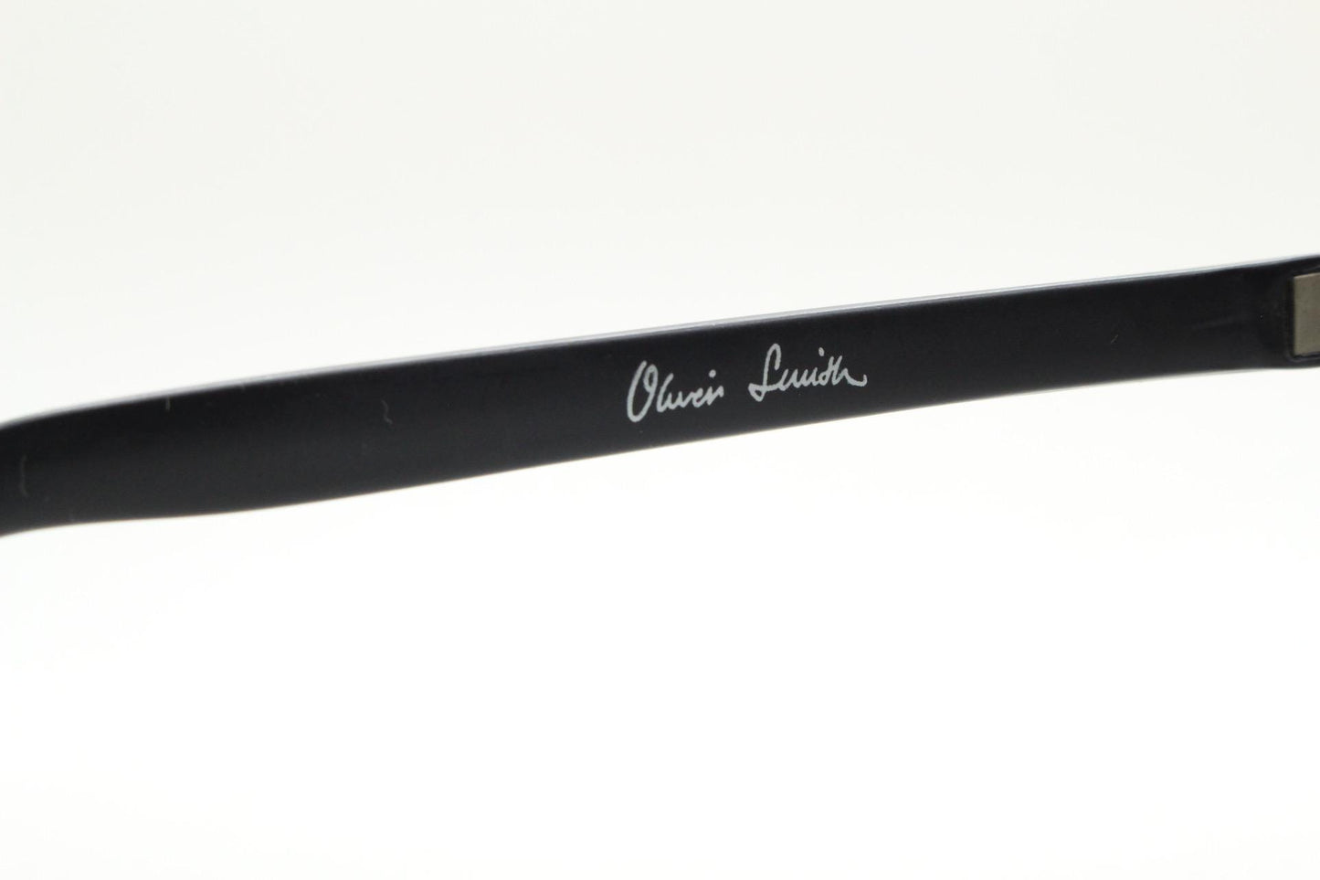 Oliver Smith round eye glasses. Black matt finish optical frames with protruding corners and keyhole bridge. Prescription RX eyeglasses