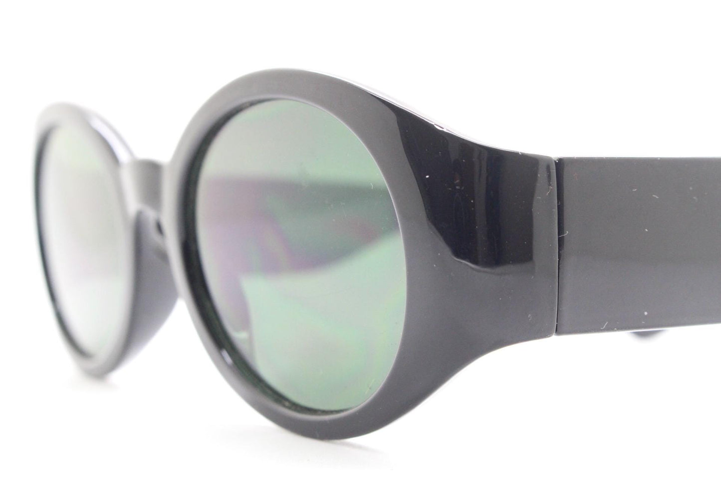 Y2k vintage tall arm oval sunglasses. 60s design black frame with curved sides and green lenses. Unused NOS. Mod. Beatnik