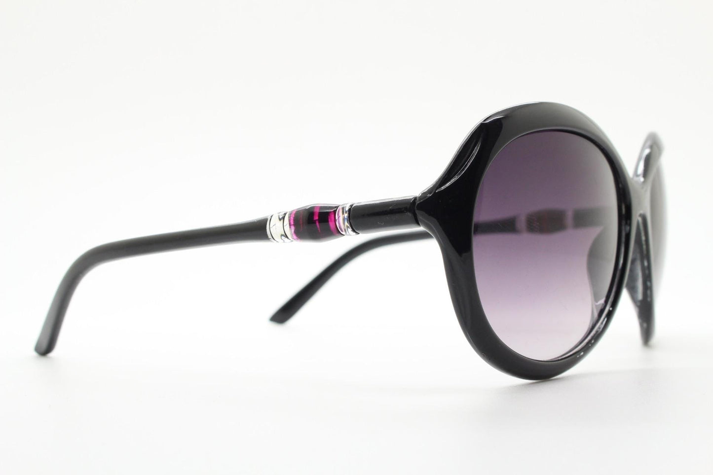 Y2K vintage big round sunglasses. Women's classical 60s design in black gloss with graduating lenses and subtle arm detail. 2000s. 00s NOS