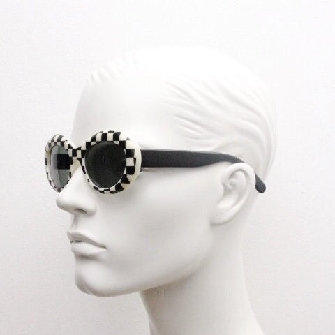80s vintage round check monochrome sunglasses. 60s op art mod style frame with green lenses. Clout goggles. Oval bug eye NOS. Kurt Cobain