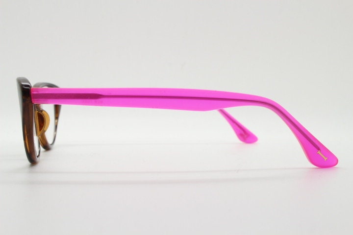 Isaac Mizrahi vintage cat eye glasses. Womens dark tortoise cateye optical frames with pink arms. Prescription eyeglasses. RX NOS spectacles