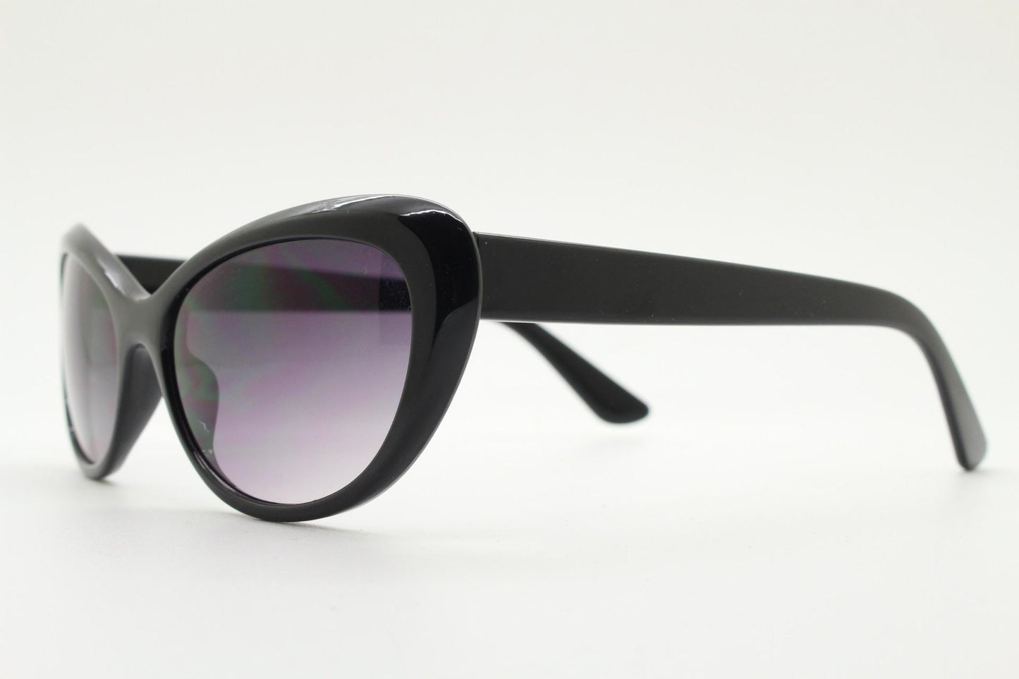 Vintage 80s oval cat eye sunglasses. Womens all black cat eye frame with gradient lenses. 50s style rockabilly. pin up. NOS catseye