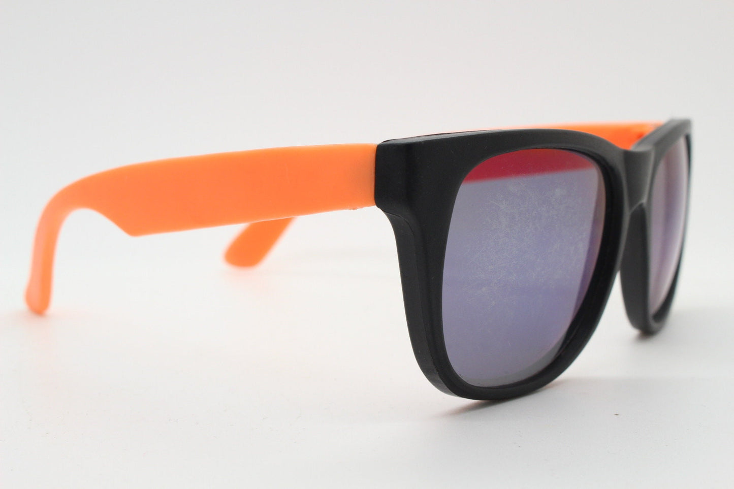 80s vintage 2 tone wayfarer style sunglasses. Matt black flexible rubber frame with orange dayglo arms. Unused NOS. Y2K fluorescent rave