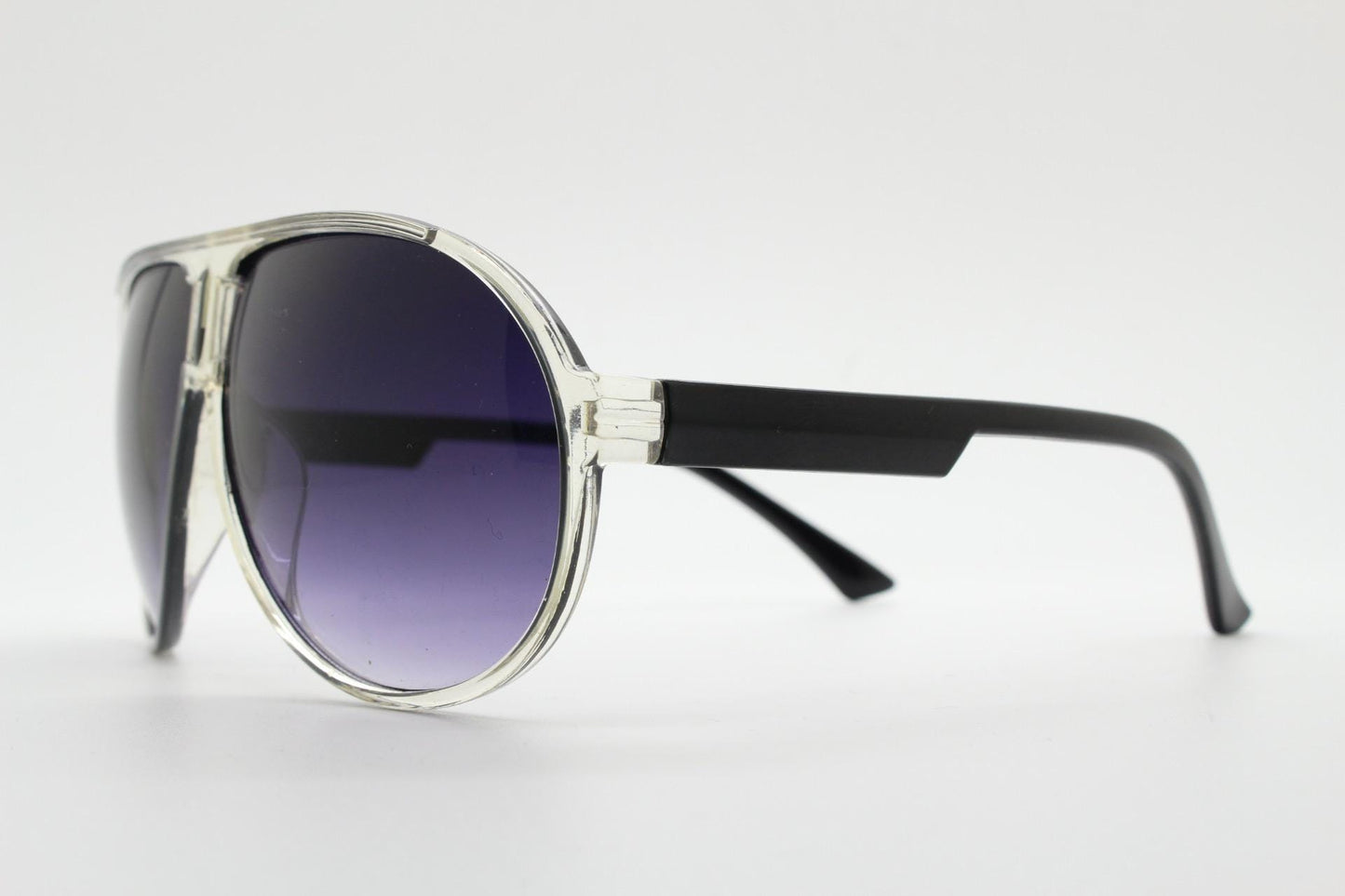 Y2K vintage aviator sunglasses. 2000's transparent and black frame with graduating lenses. 70s design 00's NOS aviators