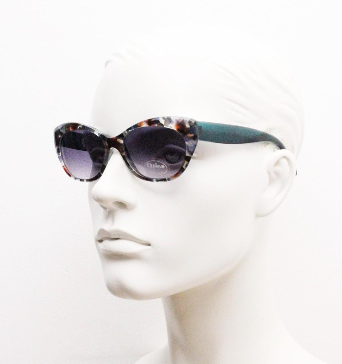 Piave 80s vintage colourful cat eye sunglasses made in Italy. Transparent cateye with abstract marbled patterns and gradient lenses. NOS