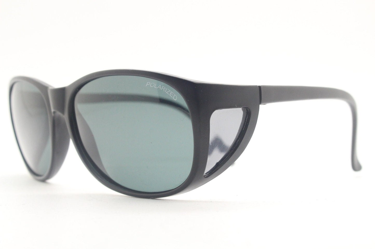 Y2K vintage round side window polarized sunglasses. Black matt frame with curved shield lenses. Small fitovers. 2000s goggle