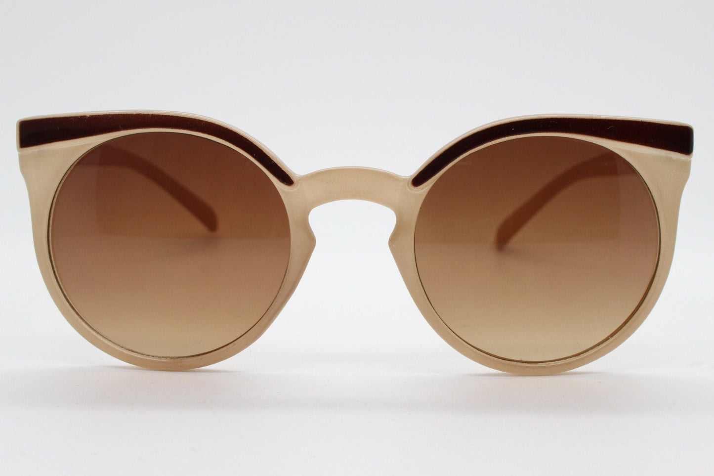Vintage 80s flat top cat eye sunglasses. Womens beige cateye with dark brown brow and graduating lenses. BNWT catseye