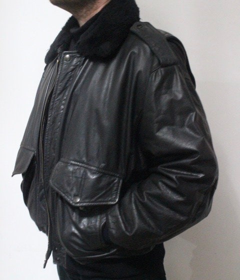 80s vintage genuine leather A2 flying jacket. Classic mens dark brown fur collar version with flap and side access pockets