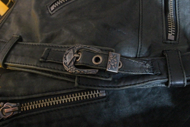 Diesel black fitted womens motorcycle jacket. Genuine leather cropped biker design with fixed adjustable belt. Over 30% sale rrp 469 GBP