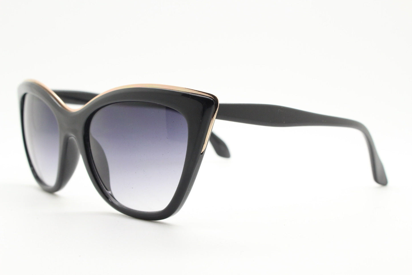 Y2K vintage cat eye sunglasses. Bold black frame with sultry graduated lenses. Womens 50s style rockabilly pin up shades