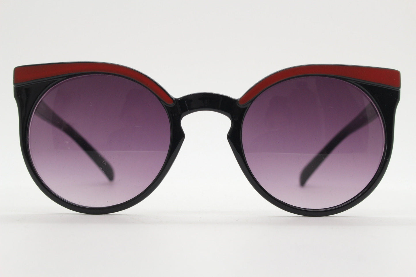 Vintage 80s flat top cat eye sunglasses. Womens black cateye with red brow and graduating smoky lenses. Rockabilly pin up. NOS catseye