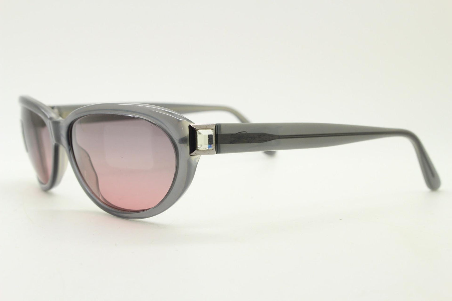 Genny 90s vintage oval cat eye sunglasses made in Italy. Transparent dark grey acetate frame with pink lenses. Womens NOS cateye. BNWT