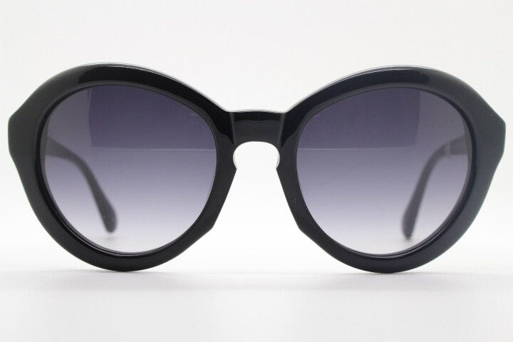 Moschino oversized 60s design sunglasses model 72101SA. Womens big thick black acetate frame with keyhole bridge. Y2k vintage