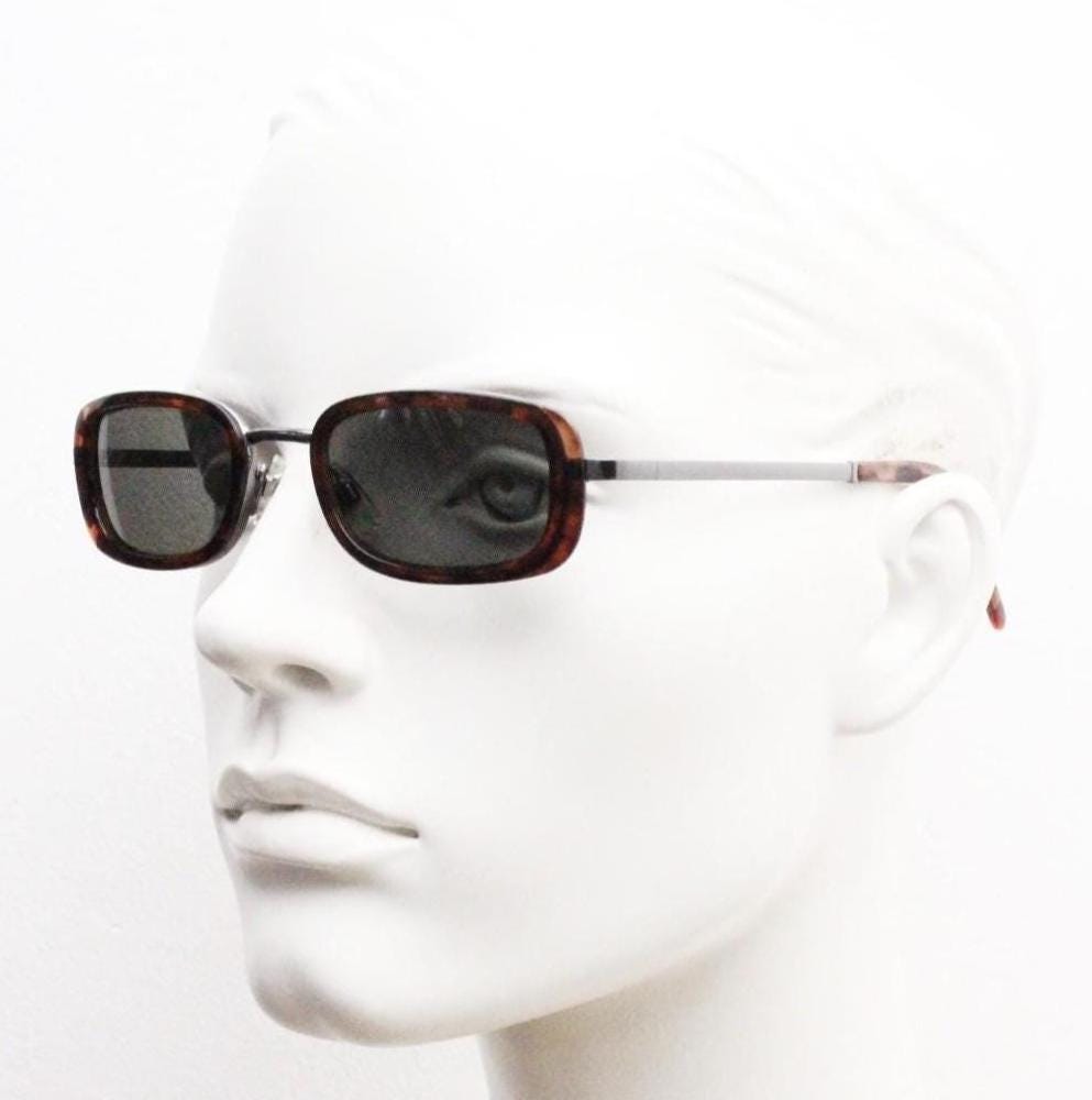 90s vintage rectangular sunglasses. Grey chrome metal frame with protruding tortoise insets, matching ear bends and green lenses