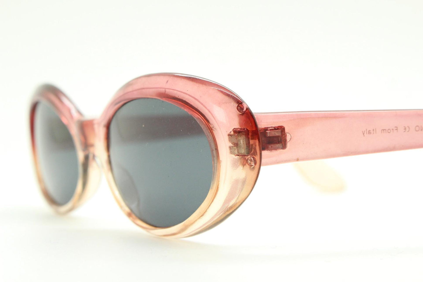 Louis Valentino 90s vintage oval cat eye sunglasses made in Italy. Pink crystal ombre frame with contrasting dark lenses. Y2K. NOS. BNWT