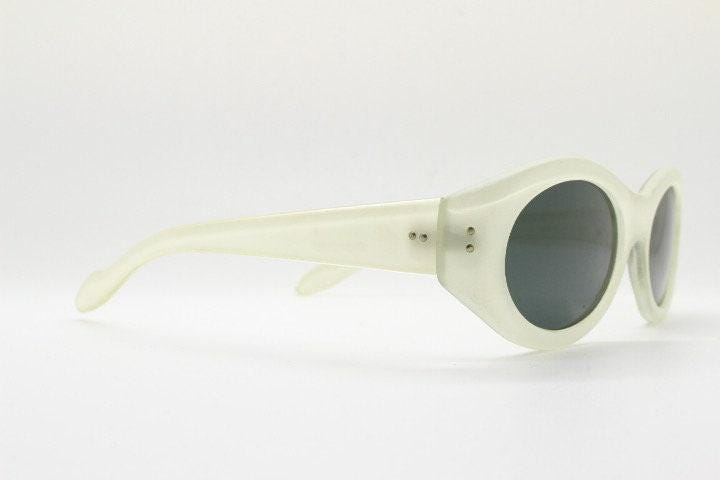 Marconi Vintage 90s oval cat eye sunglasses model 2090. Transparent chunky white acetate frosted cat eye with contrasting dark lenses. NOS