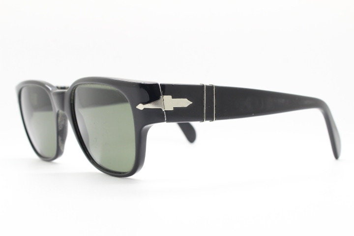 Persol 60s vintage sunglasses. Classic definitive design in black gloss acetate with real green glass lenses
