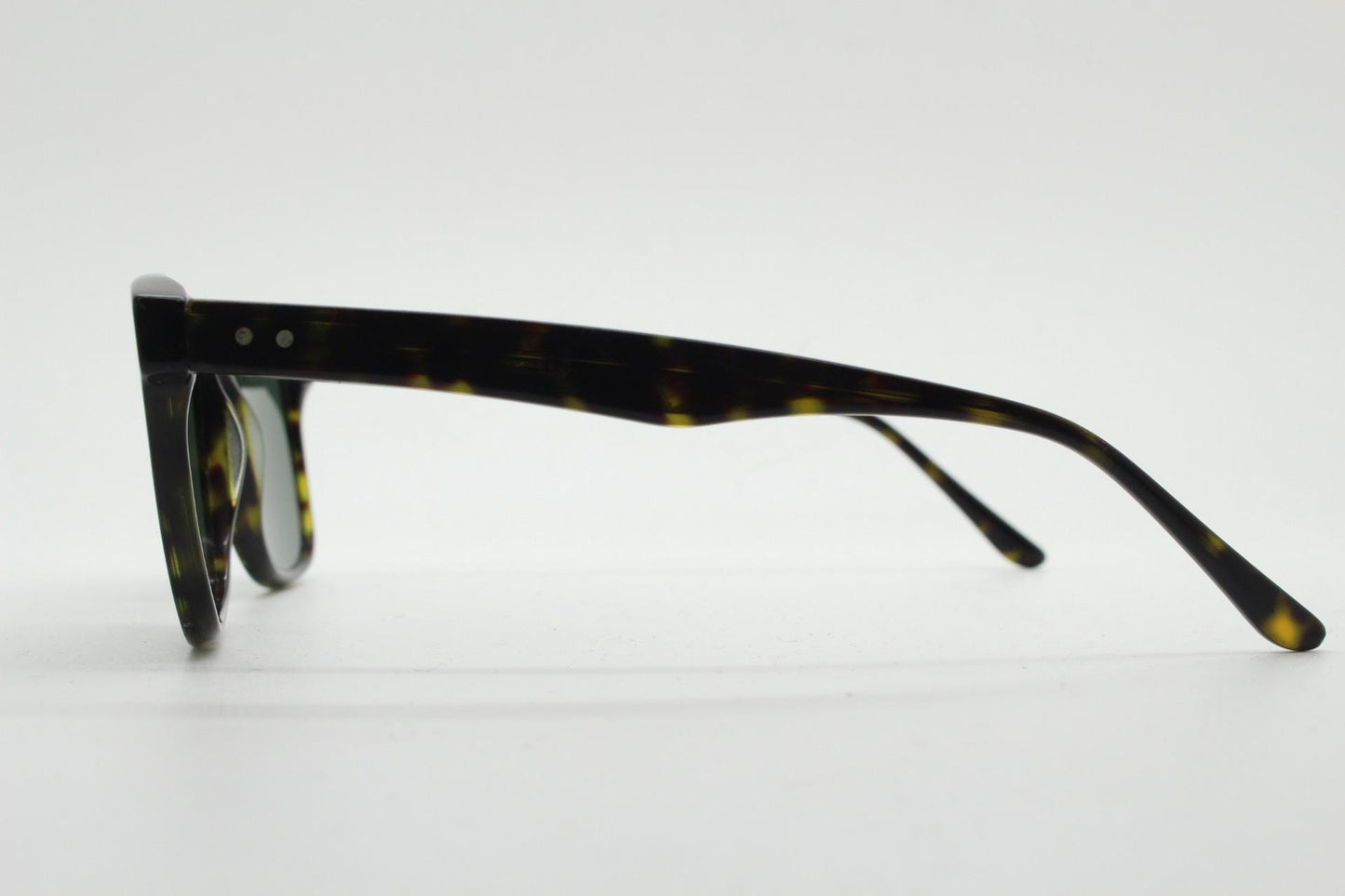 Bailey Nelson refined rectangular wayfarer sunglasses. All time classic vintage format. Hand made dark tortoise frame with green lenses