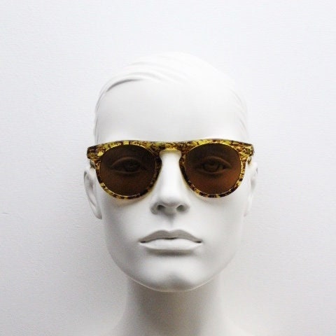 90s vintage round glasses. 30s, 40s design with vibrant honey tortoise frame with Havana brown lenses and keyhole bridge. NOS