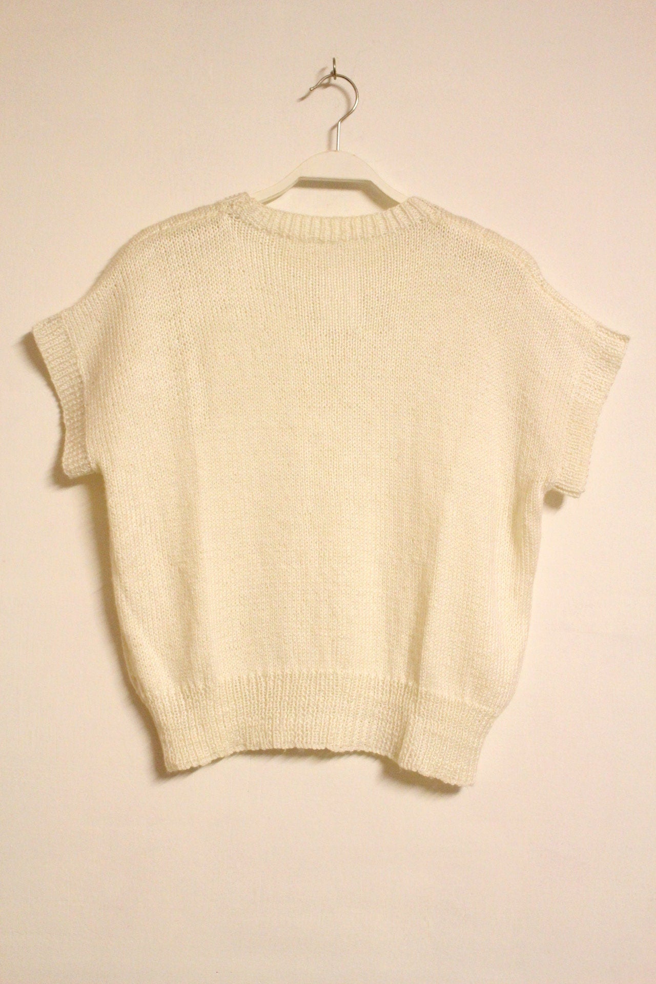 White 80s vintage crochet knit jumper. Short sleeve. Womens sweater. Knit pullover