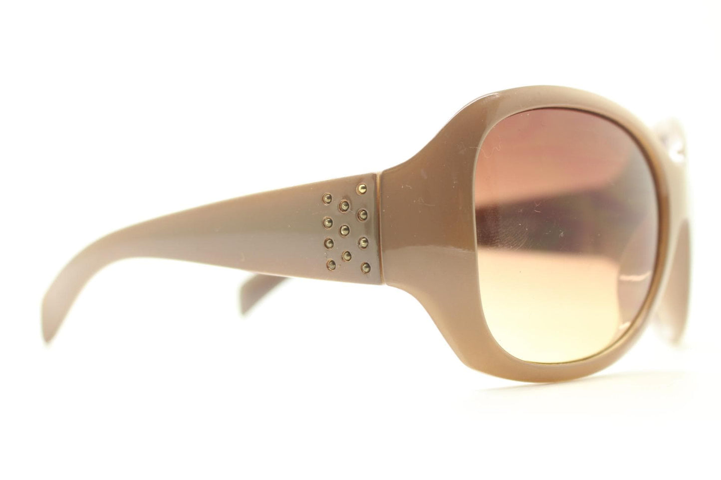 Y2K vintage big beige sunglasses. Oversized 70s design with curving close fit and graduating Havana brown lenses. 2000s bug eye