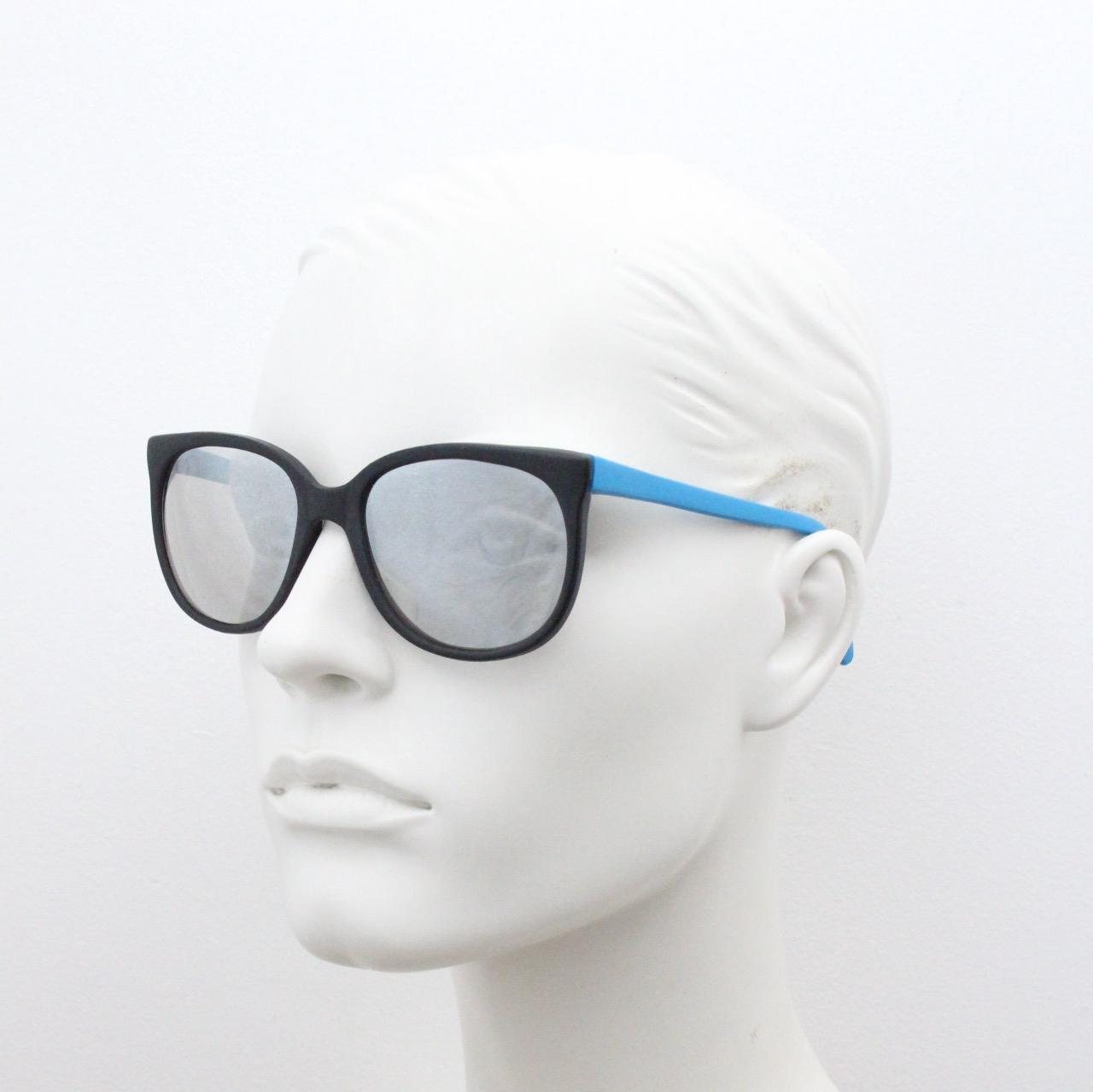 80s vintage 2 tone round cat eye sunglasses. Matt black flexible frame with blue arms and mirror lenses. NOS. Ski. Rave