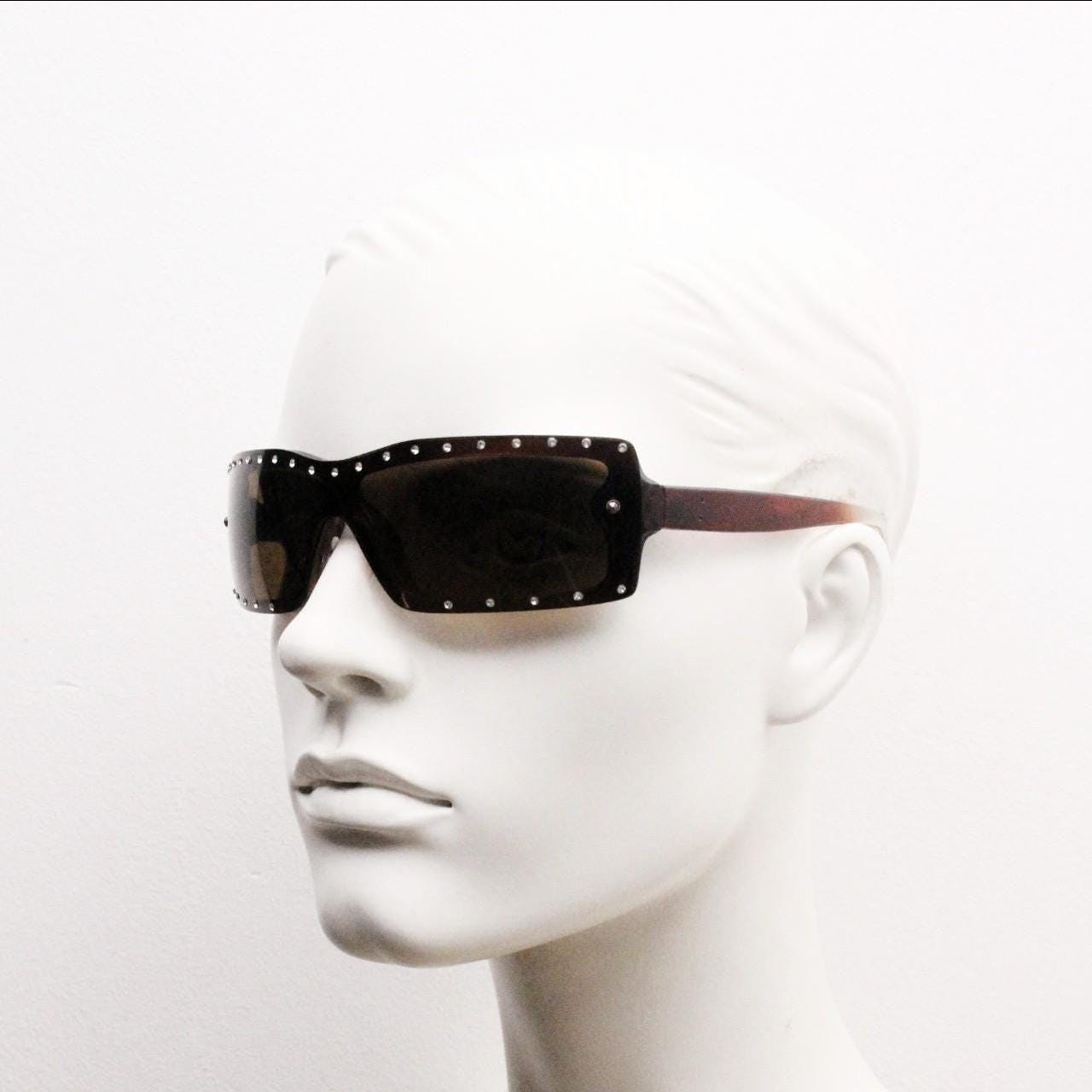 Y2K vintage shield sunglasses with diamante. Brown wrap around mini mask style with curved mono lens. 2000s unused NOS. Visor