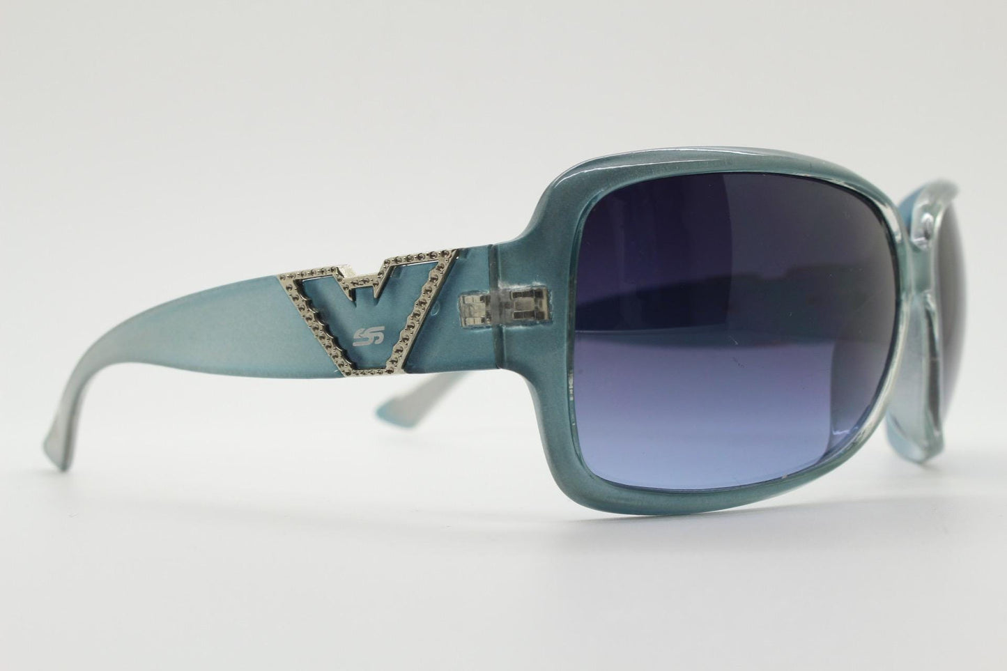 Y2K vintage square shield sunglasses. Definitive 2000s ghetto fab sky blue wrap around with curved navy lenses. Womens visor