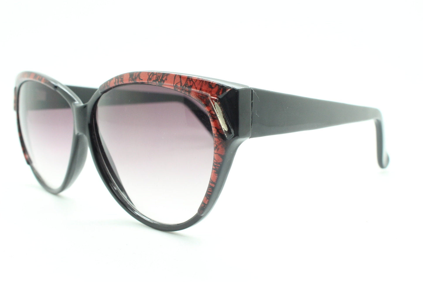 80s vintage oversized cateye sunglasses. Women's black cat eye frame with red patterned brow and sizzling gradient lenses