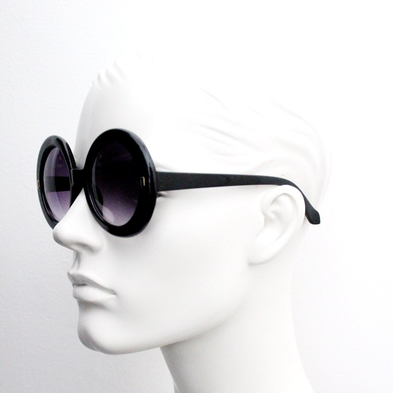 Y2k vintage oversized round sunglasses. Women's big 60s mod style black frame with smoky gradient lenses. Unused BNWT