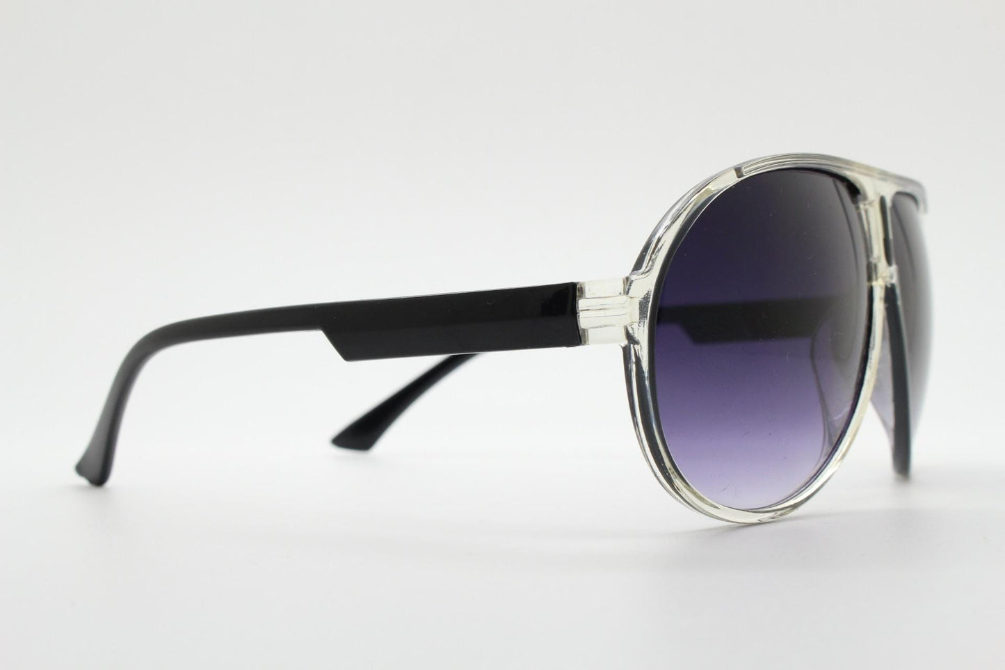 Y2K vintage aviator sunglasses. 2000's transparent and black frame with graduating lenses. 70s design 00's NOS aviators