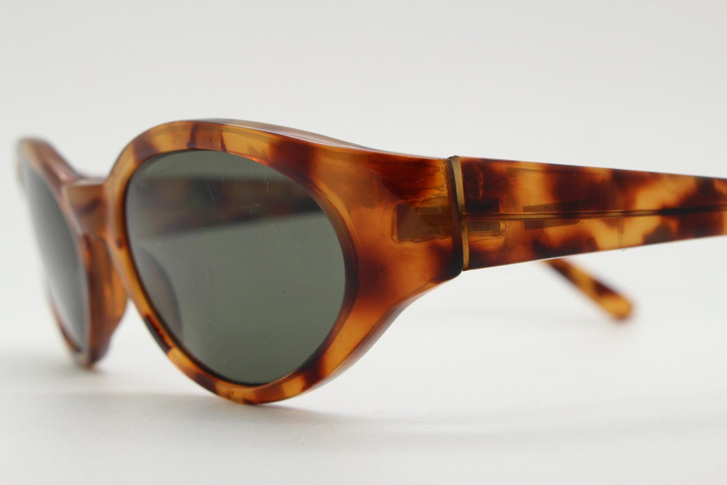 Vintage 90s oval chic cat eye sunglasses. Womens vibrant tortoise quality acetate frame with green lenses. 60s design. VGC NOS