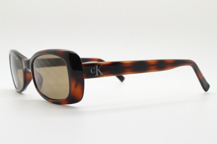 Calvin Klein 90s vintage thick framed rectangular sunglasses. Womens dark tortoise gloss low profile design.