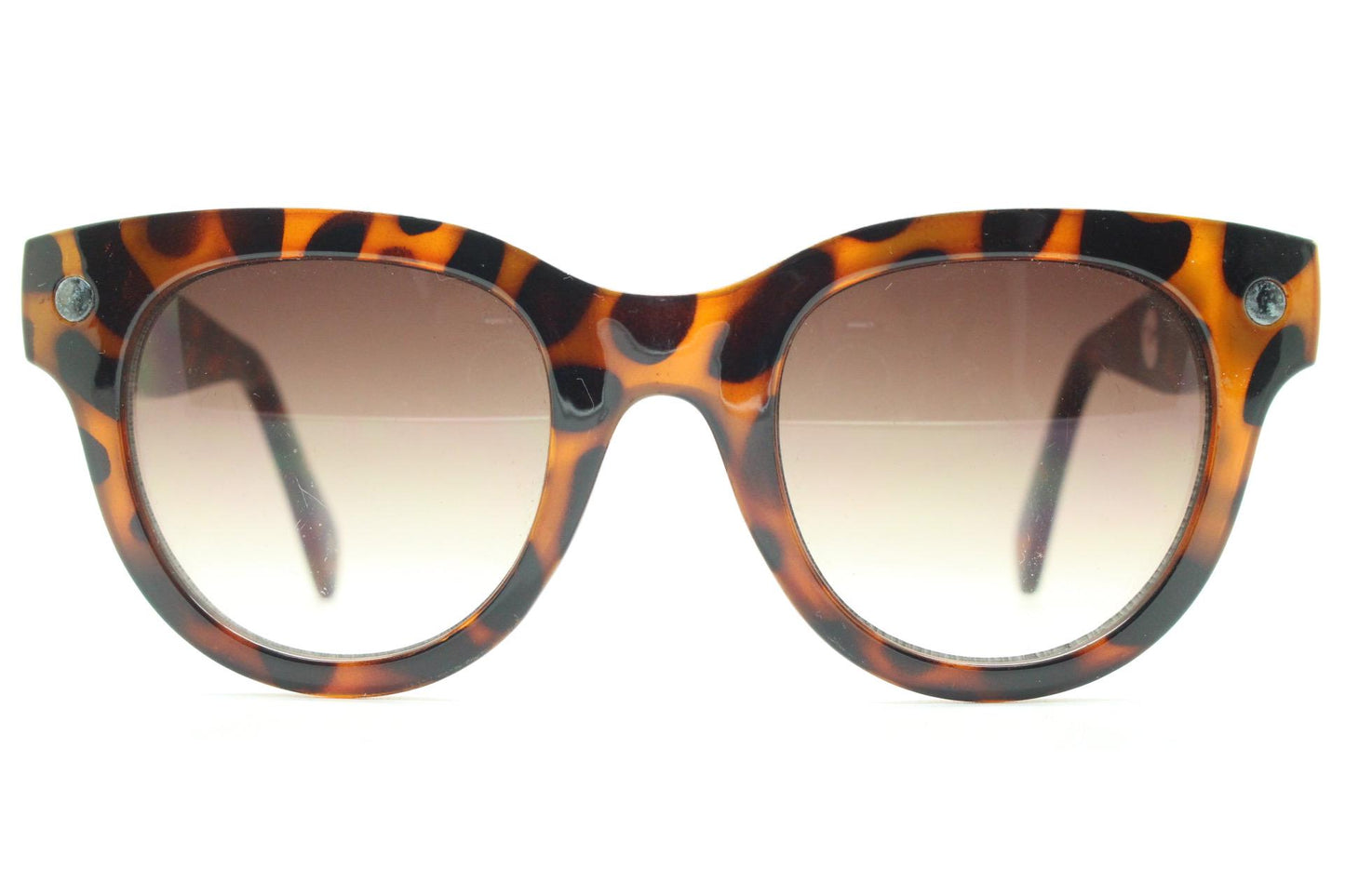 Nine West Y2K round vintage sunglasses. Brown to beige transparent ombre fade acetate frame. Womens 2000s bug eye
