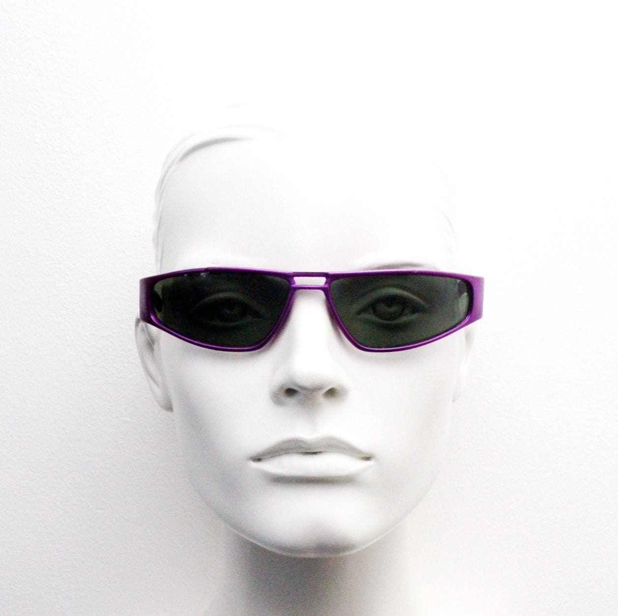 90s vintage sporty sunglasses. Aerodynamic shield style wrap around frame in metallic purple and black matt finish. Unused Y2K NOS. 2000s