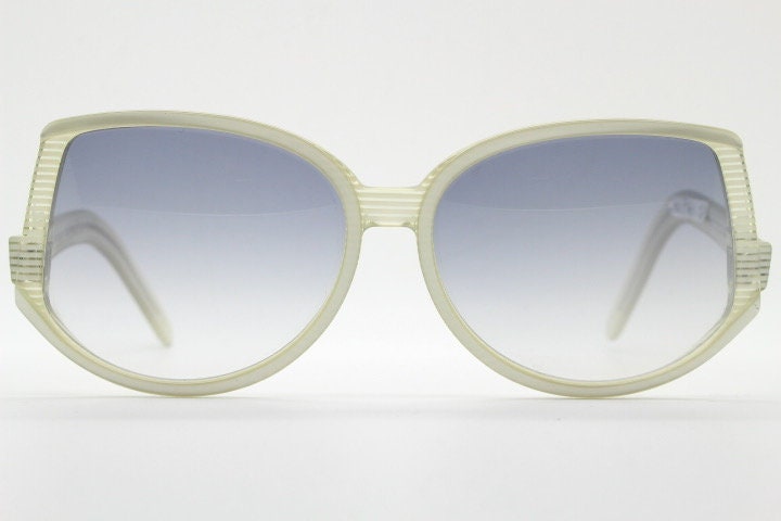 Silhouette 70s vintage abstract upside down sunglasses model 3018 made in Austria. Dynamic grey pearlised acetate frame with white stripes