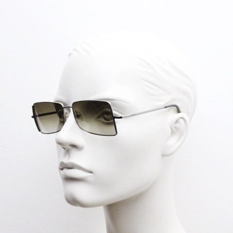 Exte rectangular 90s vintage sunglasses made in Italy. Grey chrome low profile frame with graduating green lenses